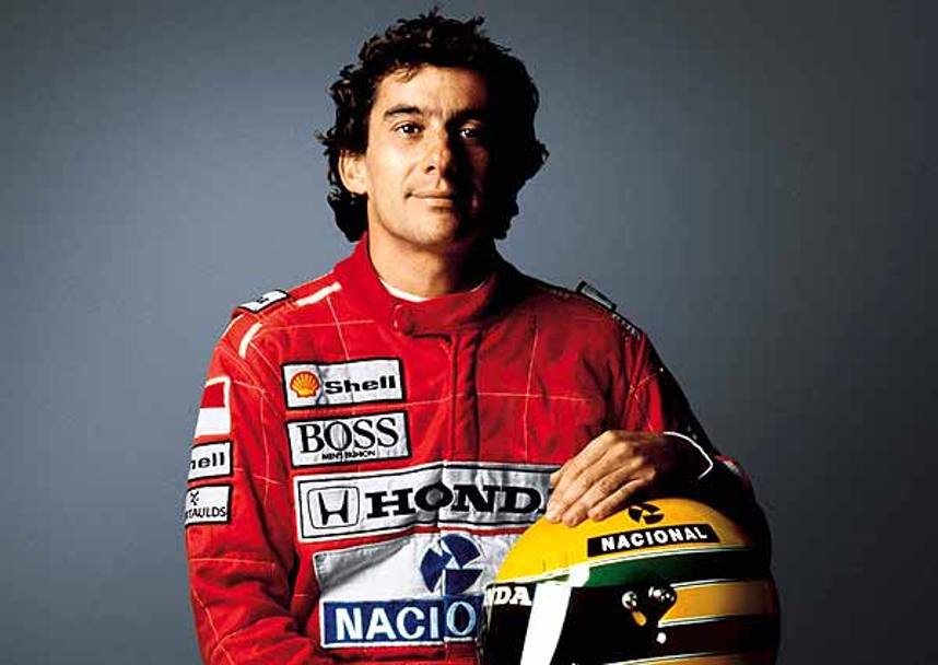 Ayrton Senna (1960-1994) ha vinto per tre volte il titolo iridato, nel 1988, nel 1990 e nel 1991, al volante della McLaren. Muore a 34 anni, dopo un incidente alla guida della Williams a Imola nel 1994. 